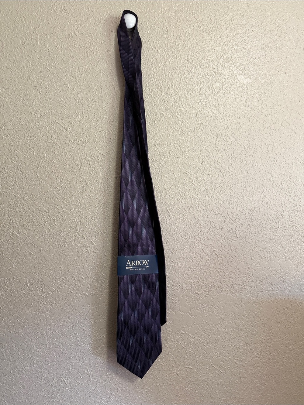 NWT Arrow Men’s Dark Purple Textured Diamond-Pattern Tie